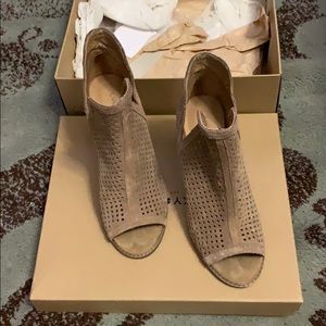 Lucky brand taupe Sesame 7 1/2. Good condition